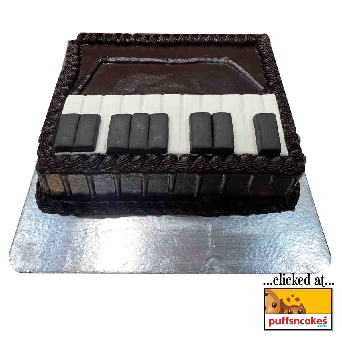 (838) Music Keyboard Piano Theme Cake